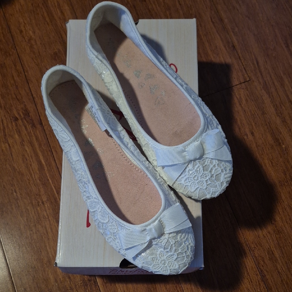Like New Olive & Edie White Lace Flats with Bow
